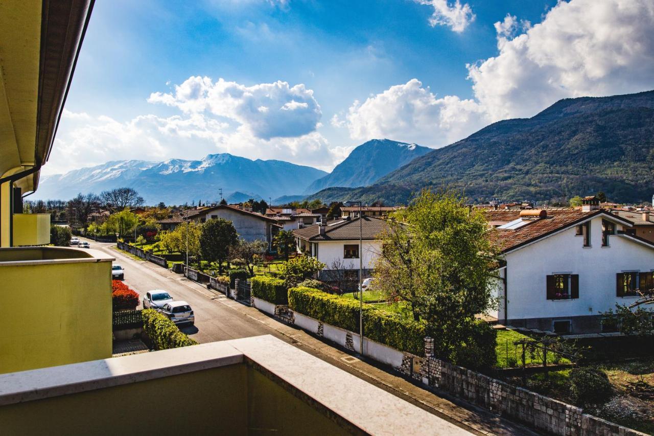 Appartamento Borgo Peschiere Maniago Exteriör bild