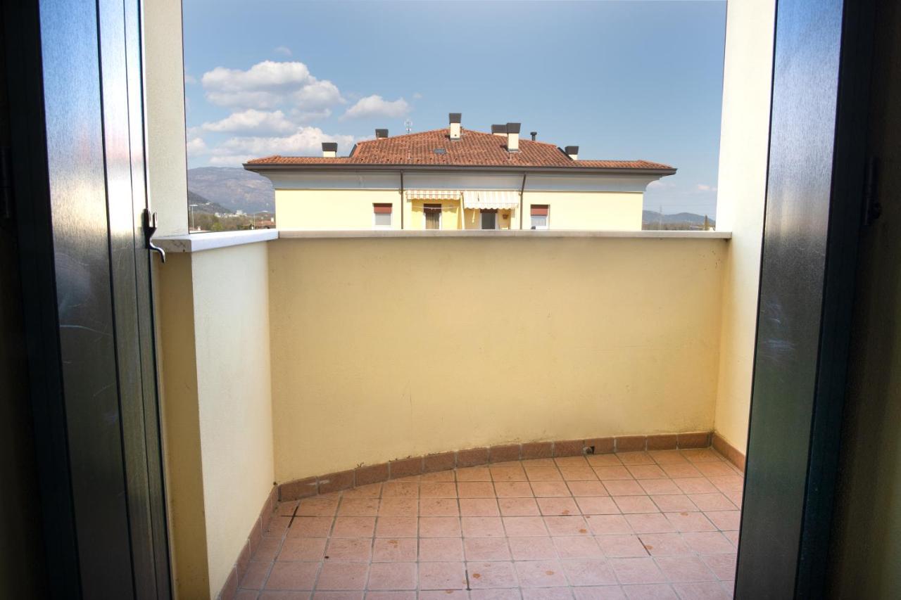 Appartamento Borgo Peschiere Maniago Exteriör bild