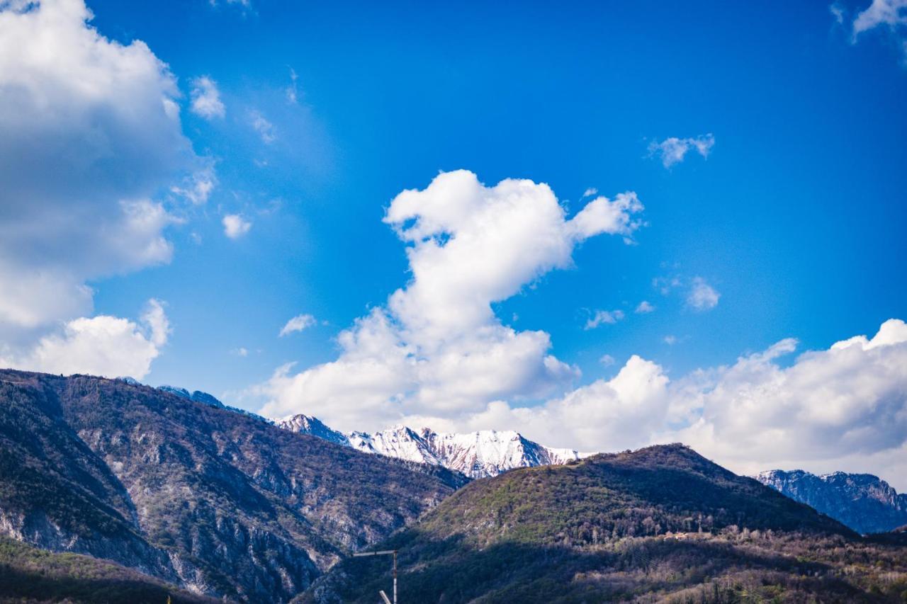 Appartamento Borgo Peschiere Maniago Exteriör bild