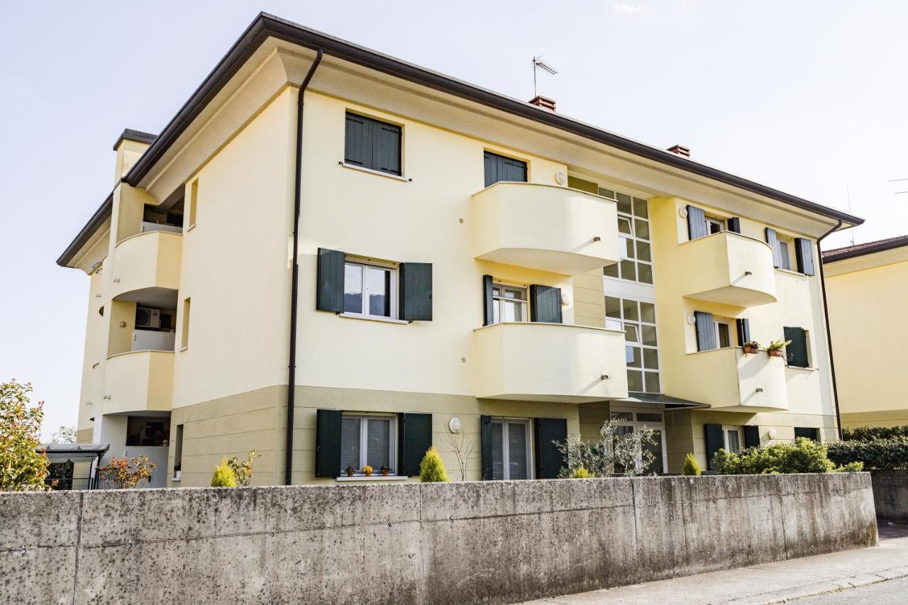 Appartamento Borgo Peschiere Maniago Exteriör bild